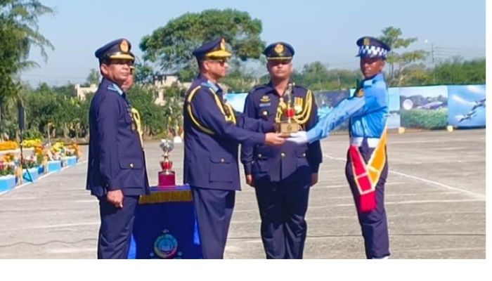 বৃহস্পতিবার সকাল সাড়ে ১০টায় কমলগঞ্জ উপজেলার শমসেরনগরে বাংলাদেশ বিমান বাহিনী রিক্রুটস্ ট্রেনিং স্কুল (আরটিএস)-এর সমাপনী কুচকাওয়াজ অনুষ্ঠিত হয়। প্রবা ফটো