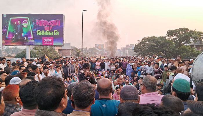 বিএনপি প্রার্থী রতনের মনোনয়ন বাতিলের দাবিতে অবরোধ, সংঘর্ষ