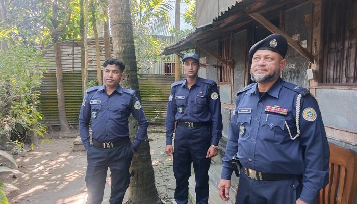 নলছিটিতে হাদির বাড়িতে নিরাপত্তা জোরদার