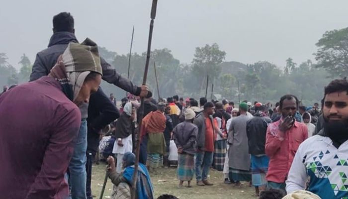 মাইকে ঘোষণা দিয়ে সংঘর্ষ, আহত ৩০ 