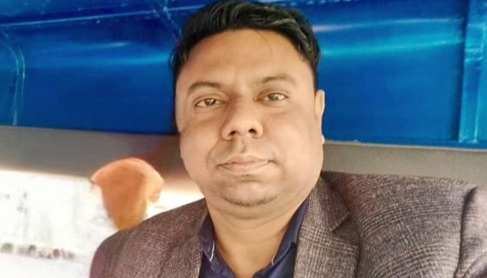 ঘরে দুর্গন্ধ, খুঁজতেই মিলল যুবকের গলিত মরদেহ