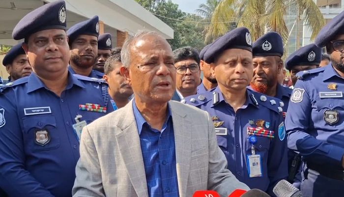 সন্ত্রাস দমনে চিরুনি অভিযান চালানো হবে : স্বারাষ্ট্র উপদেষ্টা