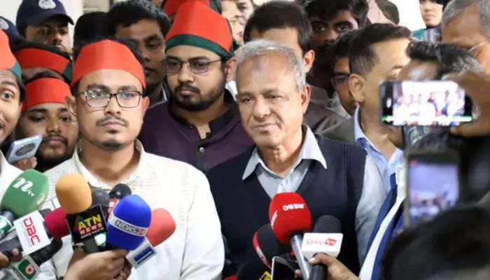 দাবি পূরণে ব্যর্থ হলে স্বরাষ্ট্রসহ তিন উপদেষ্টার পদত্যাগ চান সাদিক কায়েম 
