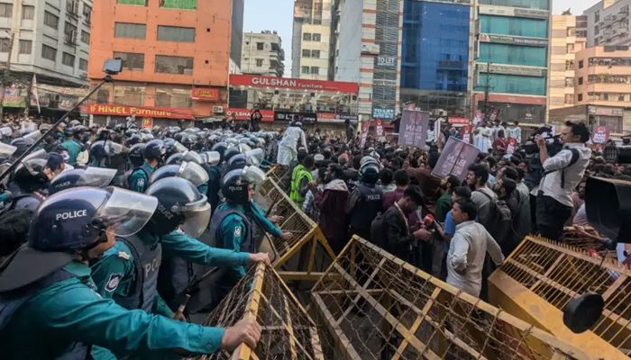 ভারত হাইকমিশনমুখী যাত্রা বাড্ডায় পুলিশি বাধায় থামল 