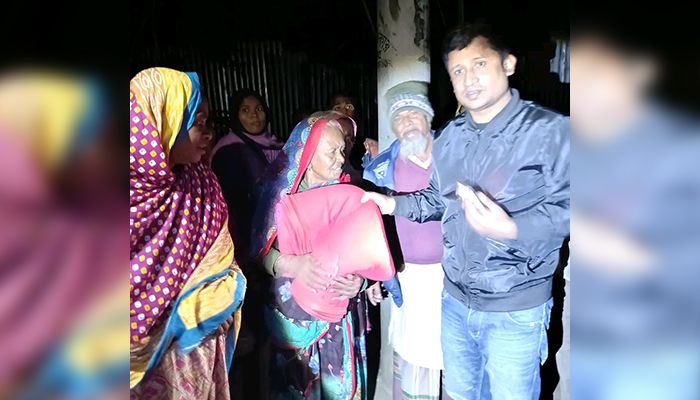 শীতার্তদের পাশে ইউএনও খালেক পাটোয়ারী 