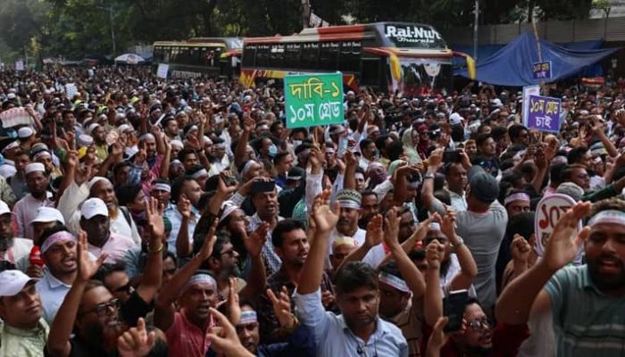 প্রাথমিকের ৪২ শিক্ষককে ভিন্ন জেলায় বদলি