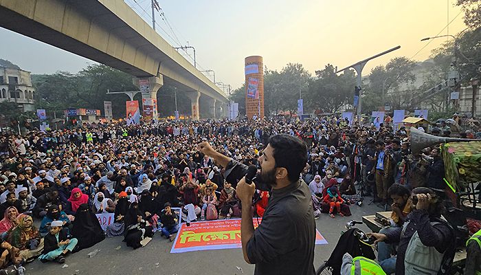 হাদি হত্যার বিচারের দাবিতে শাহবাগ অবরোধ