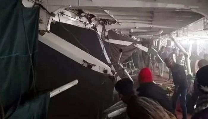 ঘন কুয়াশায় জাকির সম্রাট-৩ ও অ্যাডভেঞ্চার-৯ লঞ্চের সংঘর্ষের ঘটনা ঘটে। ছবি: সংগৃহীত