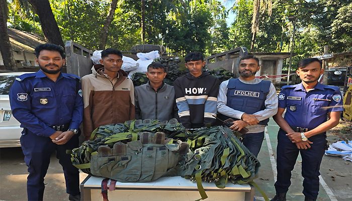  আরাকান আর্মির কাছে ১৬শ’ ম্যাগজিন রাখার  প্রসেস পাচারের চেষ্টা: গ্রেপ্তার ৩