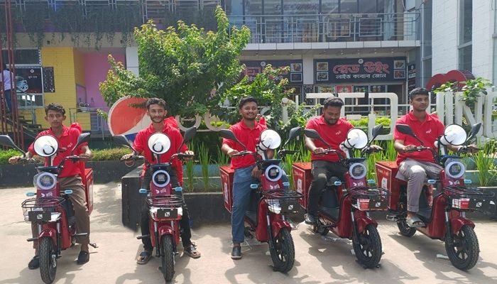 মাঠকর্মীদের ই-বাইক দিল রবি