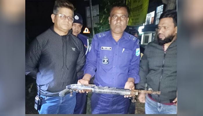 আড়াইহাজার থানা থেকে লুট হওয়া শটগান উদ্ধার