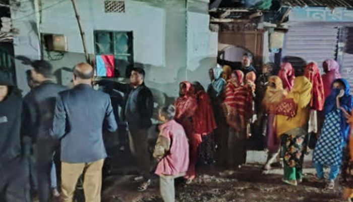 বগুড়ায় ভাড়া বাসার দরজা ভেঙে নারীর মরদেহ উদ্ধার
