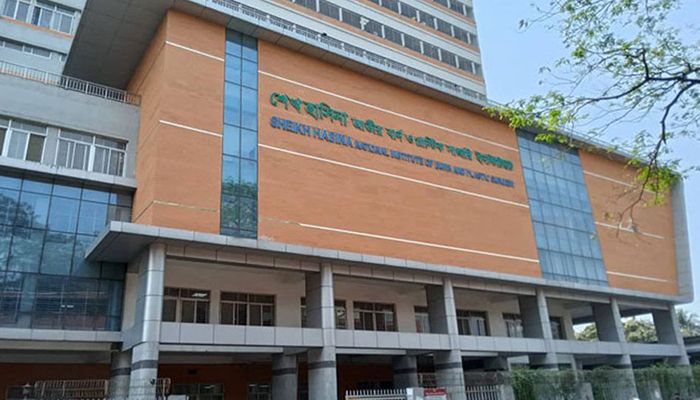 রাজধানীর কুড়িলে গ্যাসের আগুনে তিনজন দগ্ধ