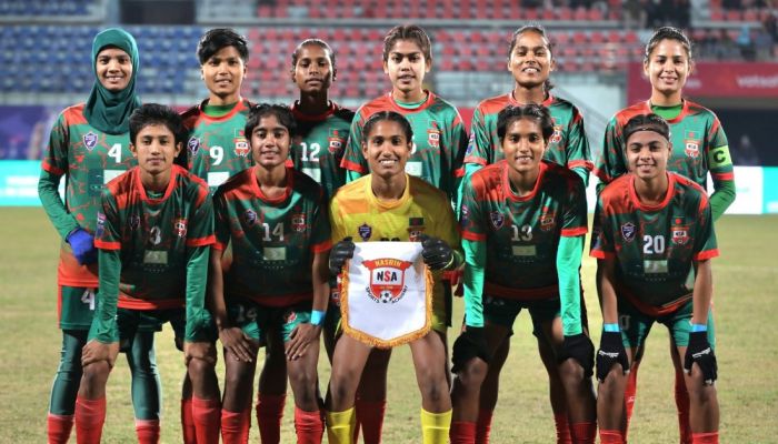 ইস্টবেঙ্গলের কাছে ‘সেভেন-আপ’ খেল নাসরিন!