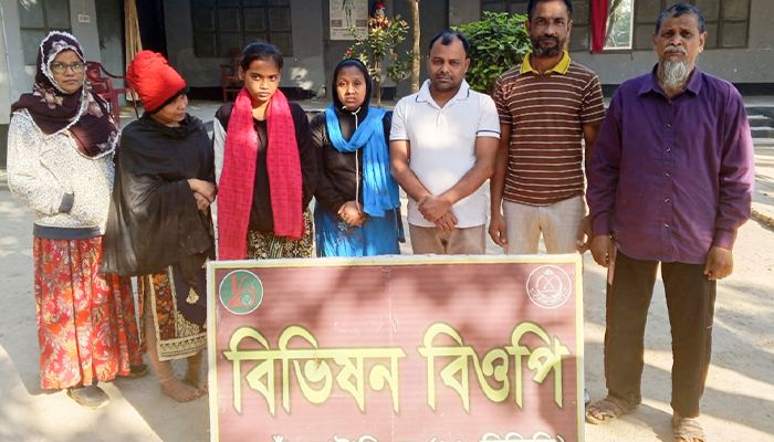 গোমস্তাপুর সীমান্ত দিয়ে ১৫ বাংলাদেশিকে পুশইন