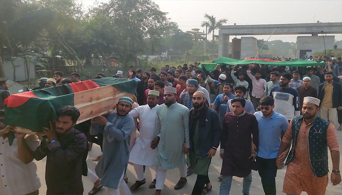 গোপালগঞ্জ বিজ্ঞান ও প্রযুক্তি বিশ্ববিদালয়ে হাদির গায়েবানা জানাজা ও কফিন মিছিল 