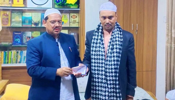 ট্রাক ছেড়ে হাতপাখায় নাম লেখালেন নজরুল