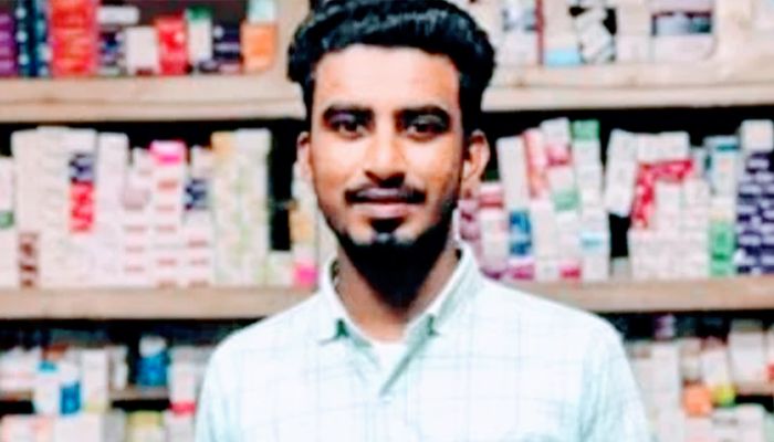 পিকআপ-মোটরসাইকেল মুখোমুখি সংঘর্ষে যুবক নিহত