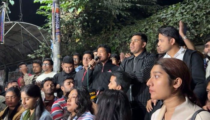 জাতীয় নির্বাচনের তফসিল ঘোষণার খবরে ঢাবিতে ছাত্রদলের শুভেচ্ছা মিছিল