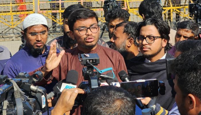 হাদির ওপর হামলার ঘটনায় স্বরাষ্ট্র উপদেষ্টার পদত্যাগ দাবি। ছবি: সংগৃহীত