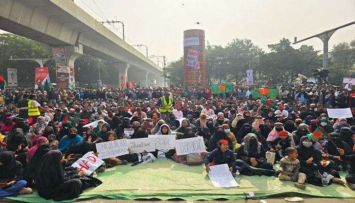 শাহবাগ মোড়ে আবারও ইনকিলাব মঞ্চের অবস্থান