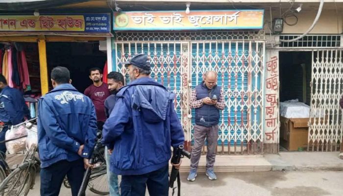 শৈলকুপা থানার ২০০ গজ দূরে নাইটগার্ডকে বেঁধে স্বর্ণের দোকানে ডাকাতি