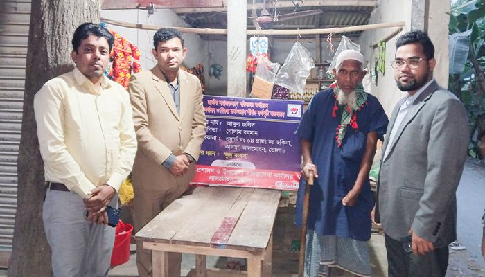 ইউএনও  সমাজকল্যাণ পরিষদের অর্থায়নে ভিক্ষুকের দোকান উদ্বোধন করলেন