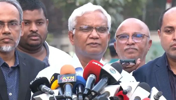 খালেদা জিয়াকে বিদেশে নেওয়া নির্ভর করছে শারীরিক অবস্থার ওপর: ডা জাহিদ