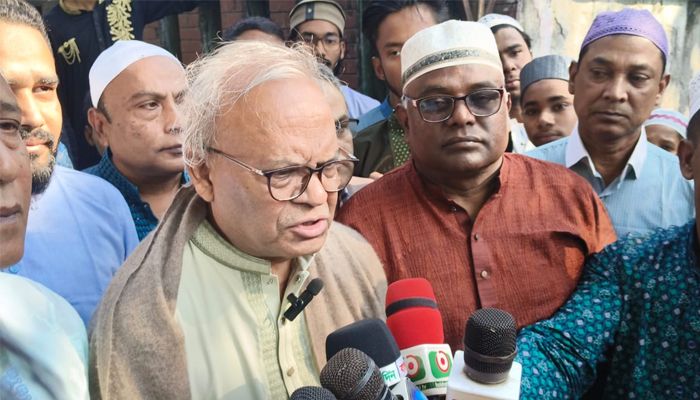 এই মুহূর্তে খালেদা জিয়ার রোগমুক্তিই মুখ্য : রিজভী