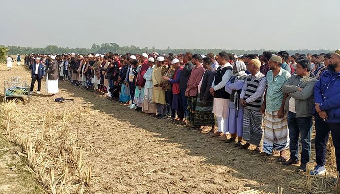 চিরনিদ্রায় শায়িত শিশু সাজিদ, শেষ বিদায়ে মানুষের ঢল