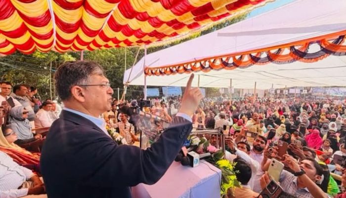 নির্বাচনী গণসংযোগের পঞ্চম দিনে ইসলামনগর শহীদ হোছাইন চৌধুরী উচ্চ বিদ্যালয় মাঠে অনুষ্ঠিত পথসভায় বক্তব্য দেন সালাহউদ্দিন আহমদ। প্রবা ফটো