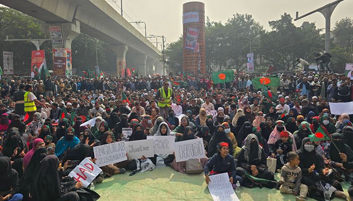 ফের শাহবাগ মোড়ে ইনকিলাব মঞ্চের অবস্থান