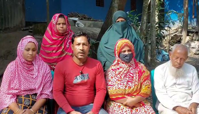 অস্ত্রের নাটক সাজিয়ে ফাঁসানোর চেষ্টা