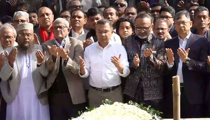 শহীদ ওসমান হাদির কবর জিয়ারত করলেন তারেক রহমান