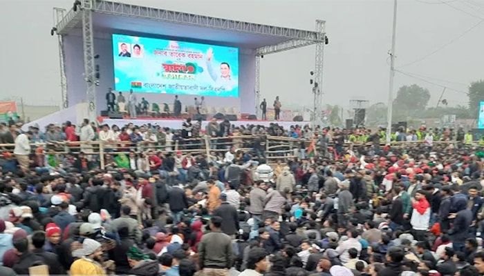 লাখো নেতাকর্মীর পদচারণায় মুখর তারেক রহমানের সংবর্ধনাস্থল
