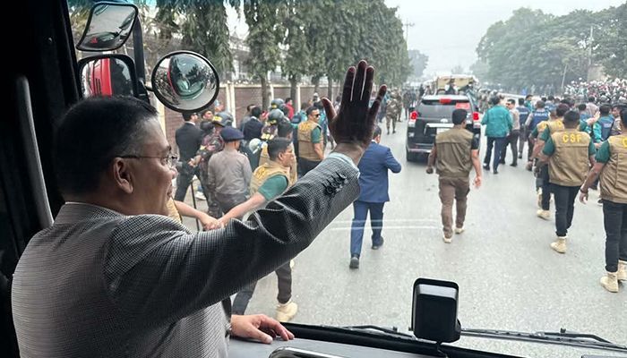 গণতন্ত্রের ‘বরপুত্র’