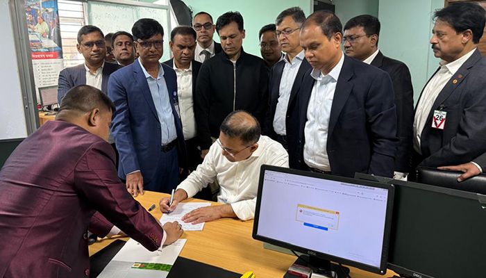 এনআইডি কার্যক্রম সম্পন্ন তারেক রহমানের