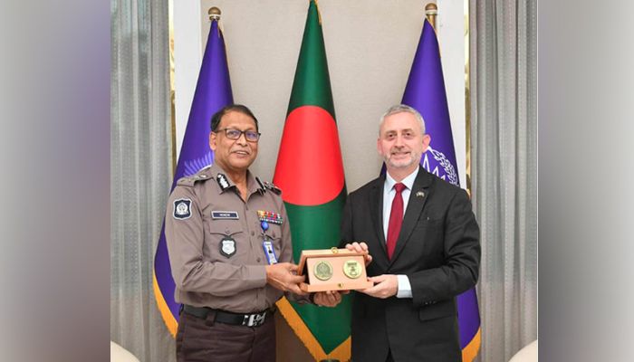 নির্বাচন ও আইন-শৃঙ্খলা পরিস্থিতি নিয়ে আইজিপি-ইইউ রাষ্ট্রদূতের বৈঠক