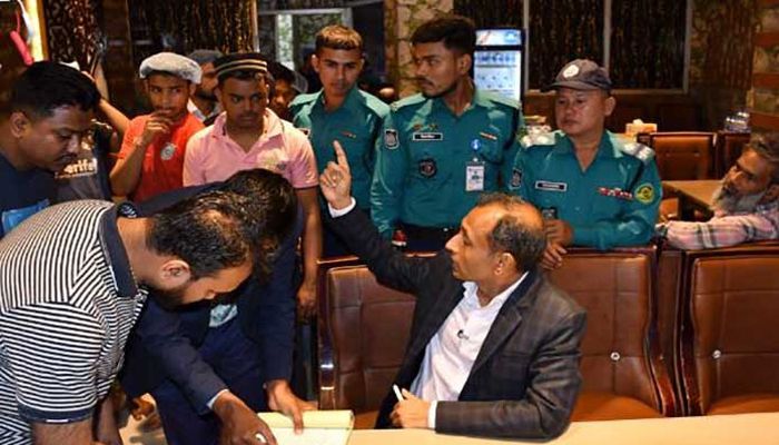 চট্টগ্রামে কুটুমবাড়ি রেস্তোরাঁকে এক লাখ টাকা জরিমানা করেছে জাতীয় ভোক্তা অধিকার সংরক্ষণ অধিদপ্তর। ছবি : সংগৃহীত