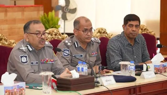আসন্ন নির্বাচনে সকল পুলিশ সদস্যকে শতভাগ নিরপেক্ষতা বজায় রাখতে হবে : ডিএমপি কমিশনার
