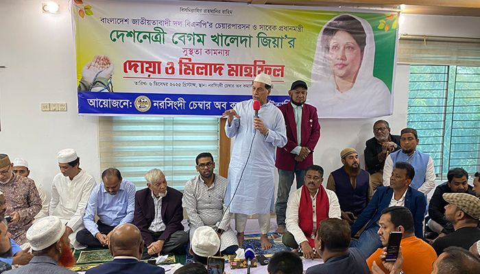বক্তব্য রাখছেন খায়রুল কবির খোকন। প্রবা ফটো