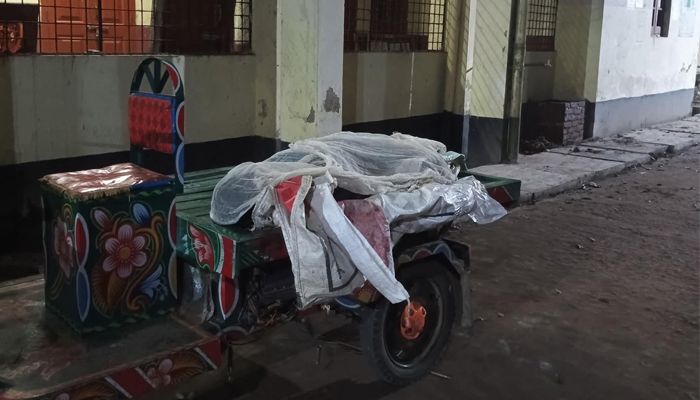হাতির পায়ে পিষ্ট যুবকের মরদেহ। প্রবা ফটো