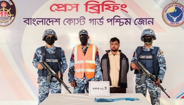 বাগেরহাটে বিরল প্রজাতির তক্ষকসহ পাচারকারী আটক