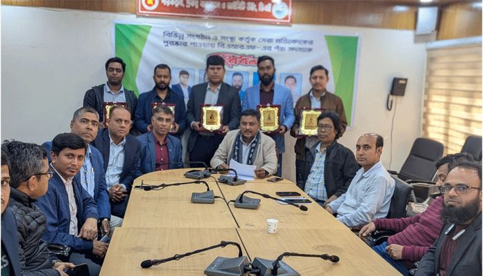 পুরস্কারপ্রাপ্ত সাংবাদিকদের বিএআরএফের সংবর্ধনা