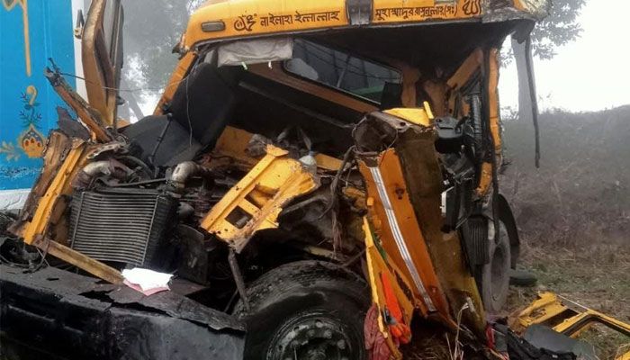 কাভার্ড ভ্যান-লরির সংঘর্ষে নিহত লরির চালক ও হেলপার