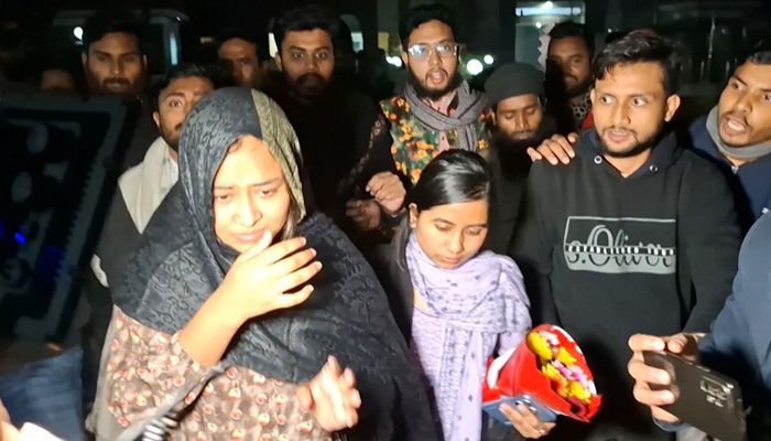 রিমান্ড বাতিল করে জুলাইযোদ্ধা সুরভীর জামিন