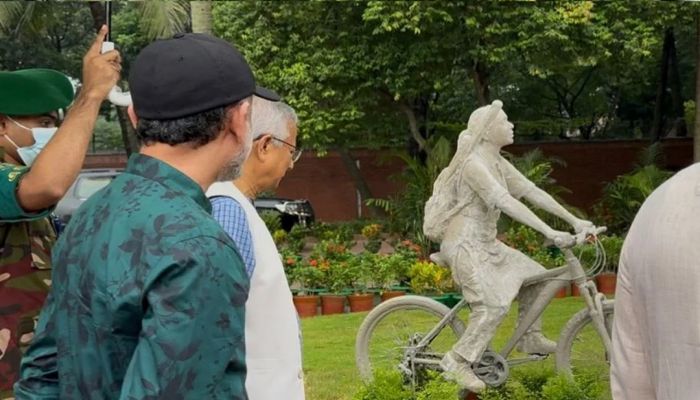 গত বছরের ৫ আগস্ট জুলাই গণ-অভ্যুত্থান স্মৃতি জাদুঘর পরিদর্শন করেন প্রধান উপদেষ্টা ড. মুহাম্মদ ইউনূস। ছবি: বাসস
