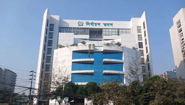 নির্ধারিত সময়ে পোস্টাল ব্যালট না এলে গণনা হবে না: ইসি