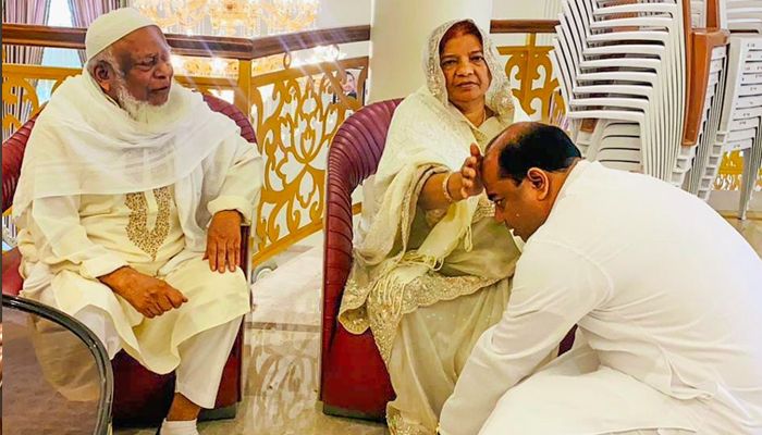 মা-বাবার দোয়া নিয়ে নির্বাচনি প্রচার শুরু করলেন বিএনপি প্রার্থী জসীম উদ্দীন 