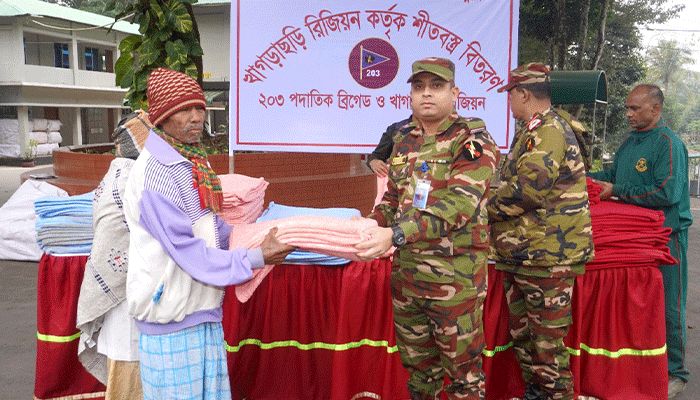 খাগড়াছড়িতে শীতার্তদের পাশে বাংলাদেশ সেনাবাহিনী